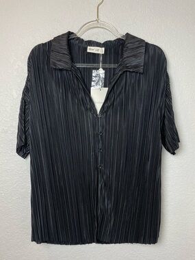 BNWT! Bohme Women's Black Pleated Button-Down Short Sleeve Top Size L